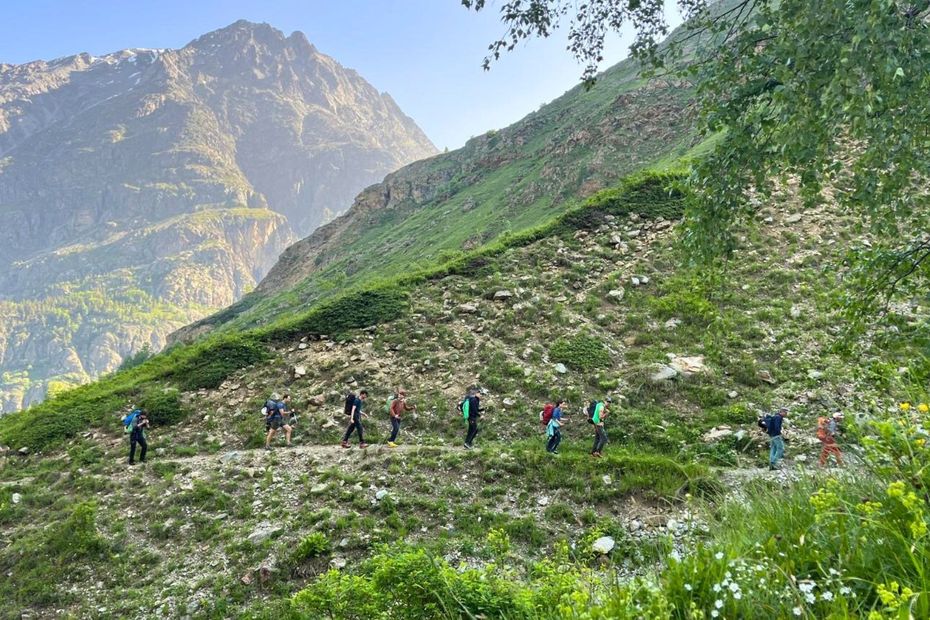 LA VALLÉE DU VÉNÉON : UNE RENAISSANCE DOUTEUSE APRÈS UN AN DE DÉVASTATION