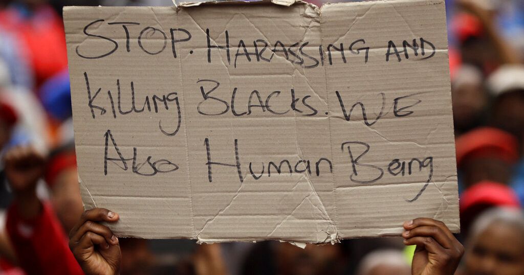 Les Blancs d’Afrique du Sud se tournent vers Washington pour exiger justice après un rapport inquiétant