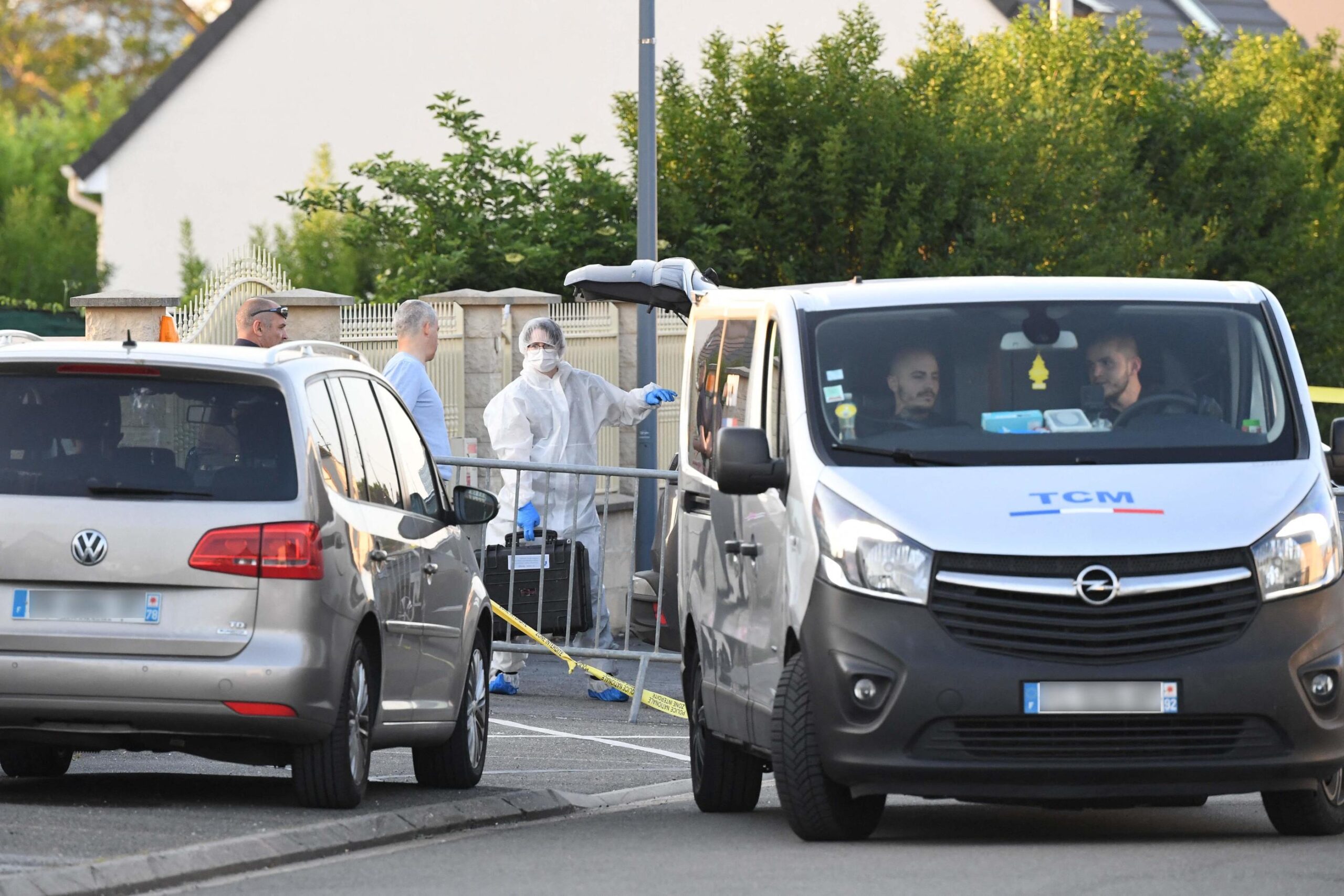 Une tragédie familiale à Corcelles : une mère et ses deux enfants assassinés par leur ex-conjoint