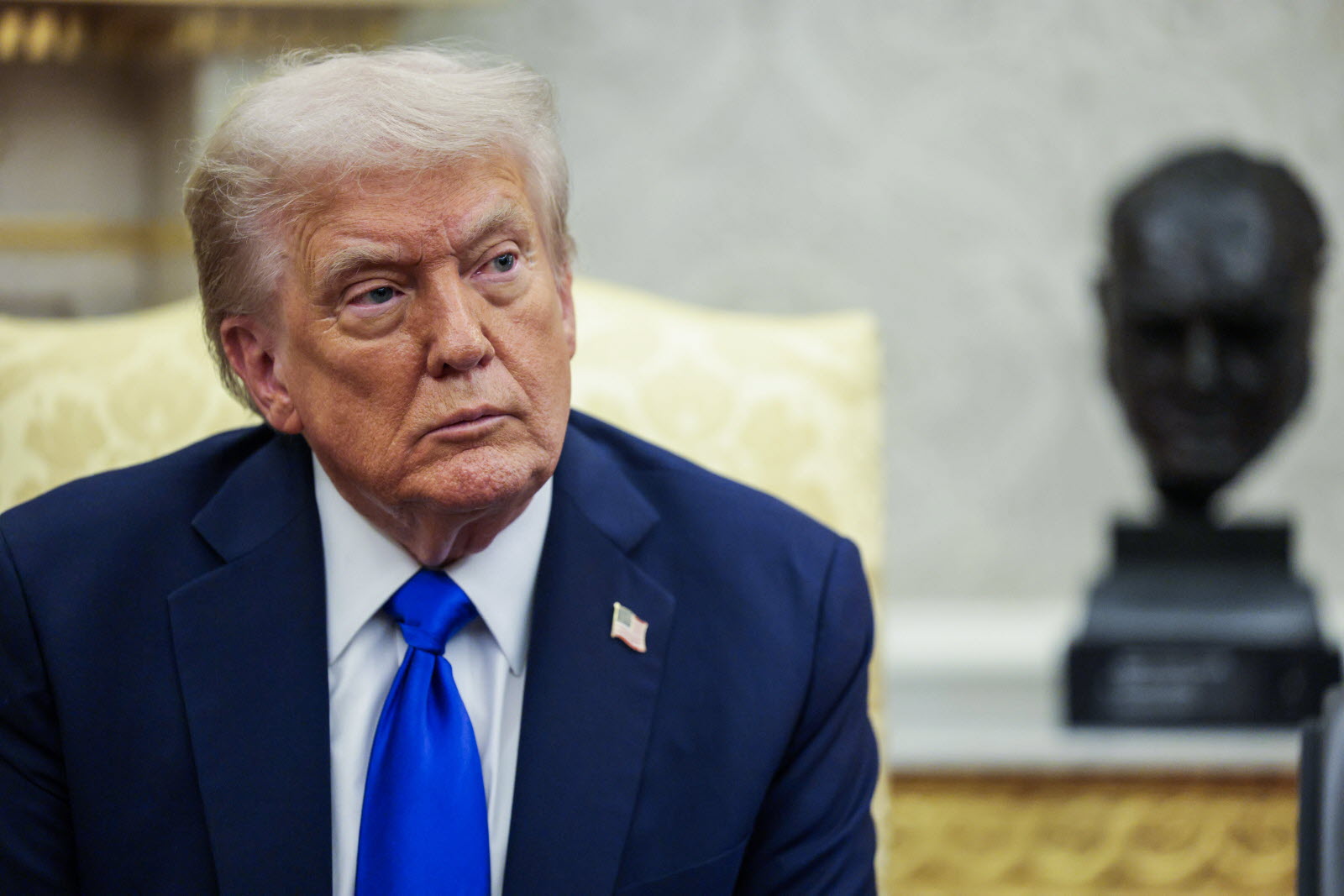 Trump menace les élus démocrates de l’Illinois avec des poursuites judiciaires